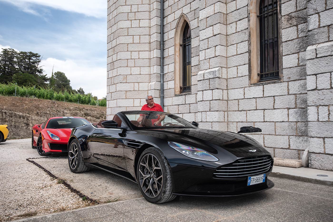 Aston Martin DB11 V8 Volante black