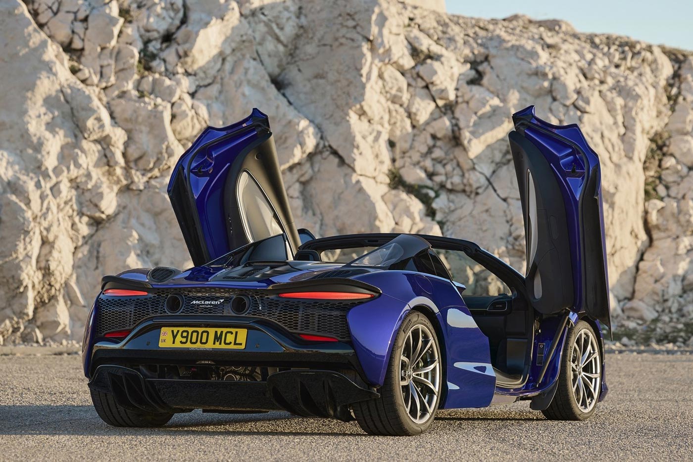 McLaren Artura Spider doors