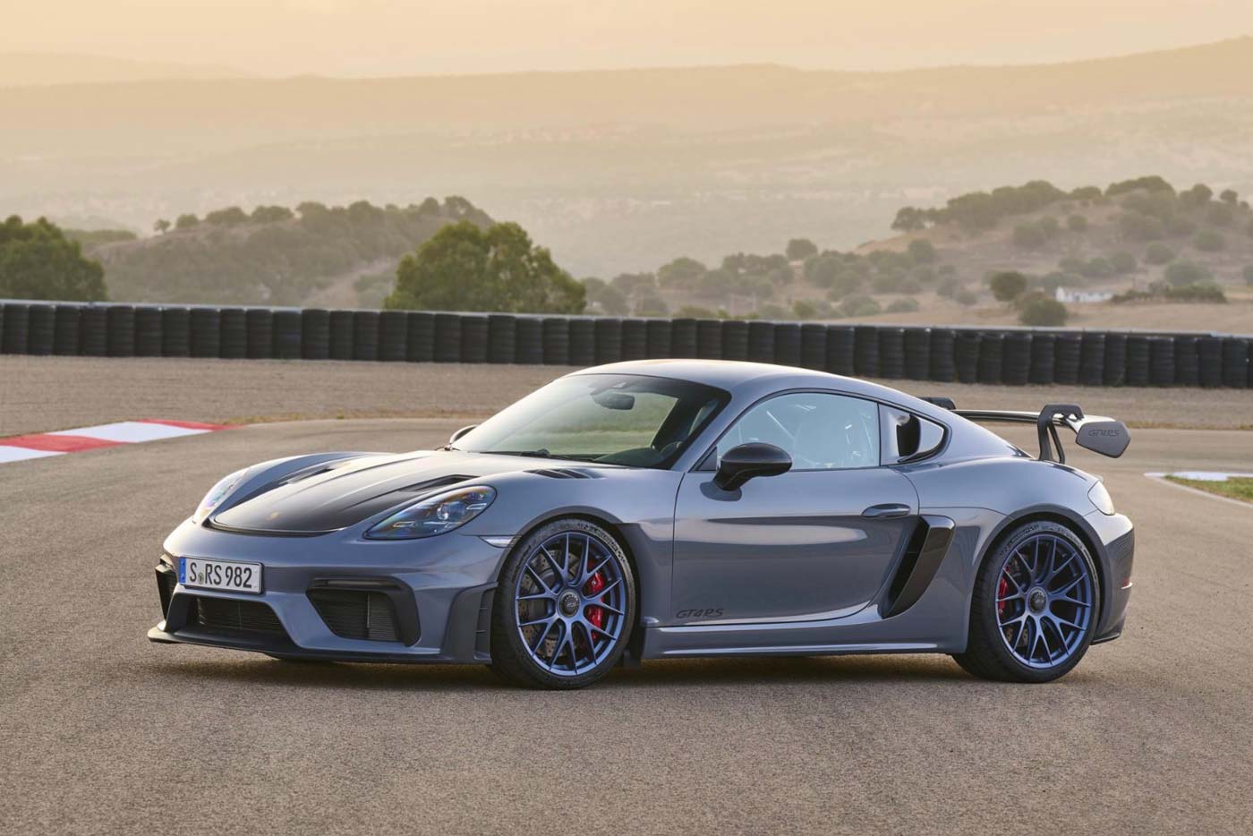 Porsche 718 Cayman GT4 RS driving experience