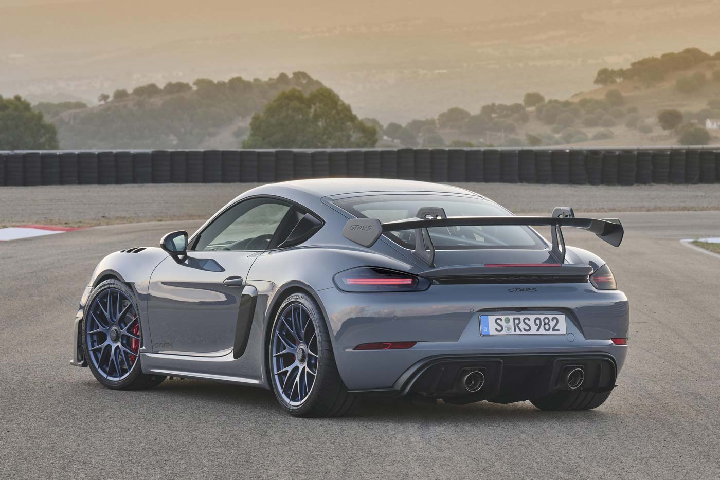 Rent a Porsche 718 Cayman GT4 RS in Germany