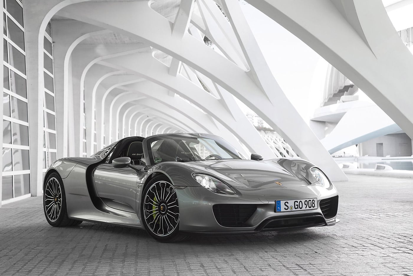 Rent a Porsche 918 Spyder in Europe