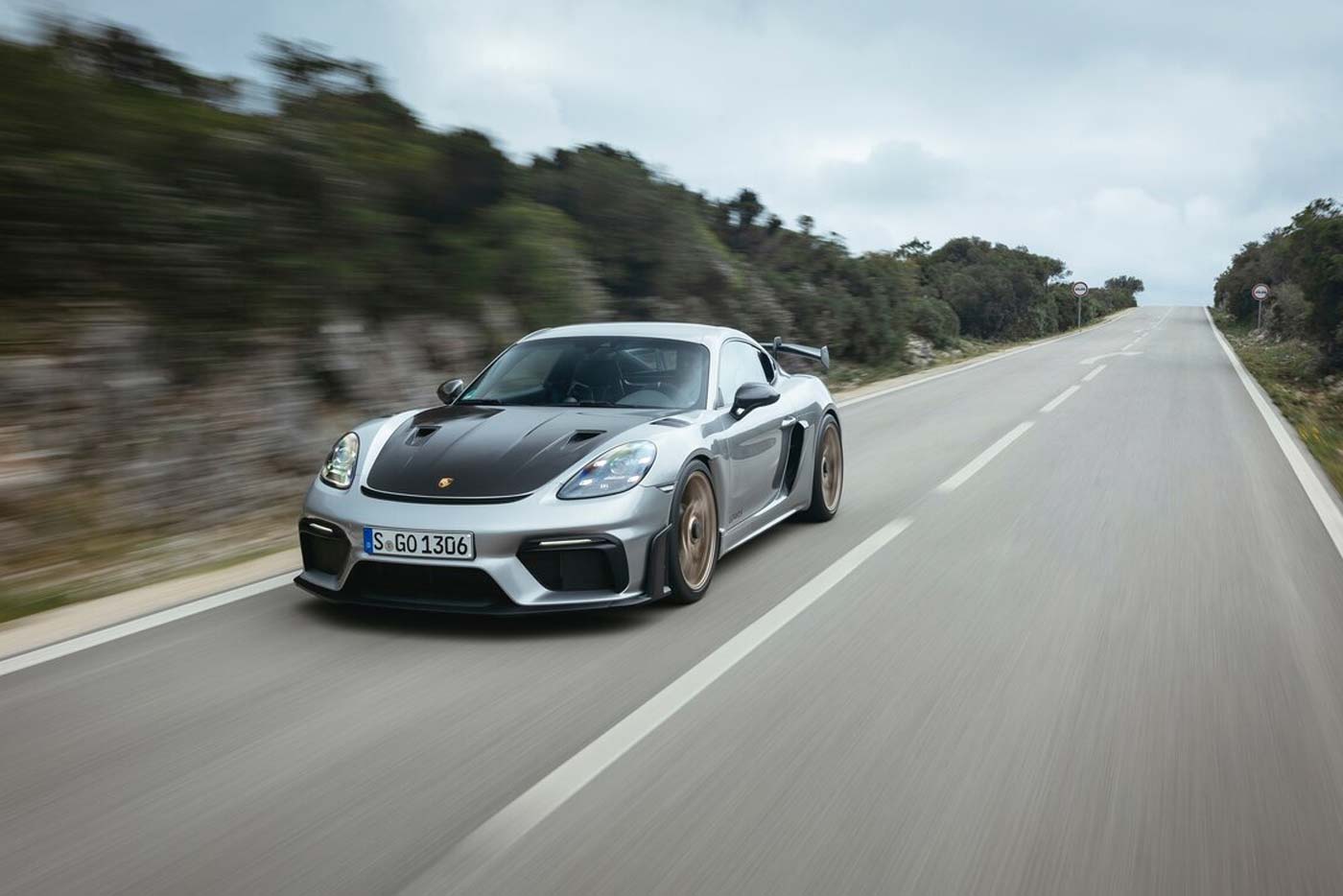 Rental Porsche 718 Cayman GT4 RS